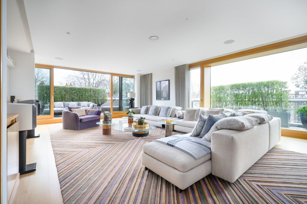 Luxury 5-bedroom apartment for sale in London, UK